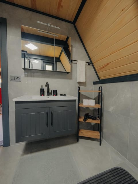 listing card gallery