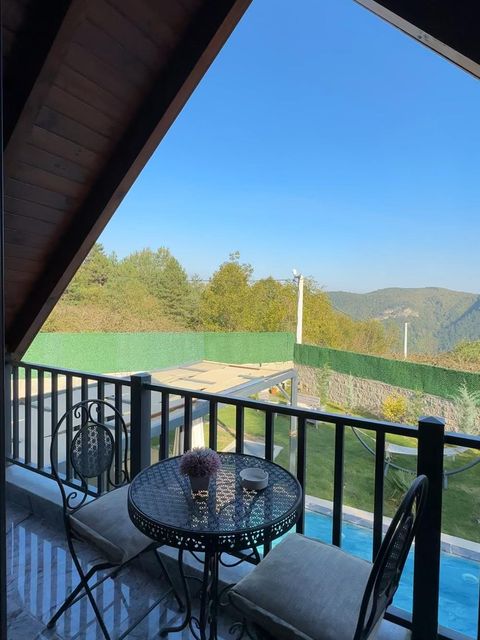 listing card gallery