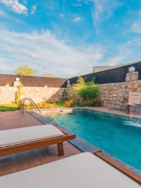 listing card gallery