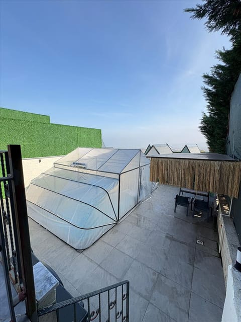 listing card gallery