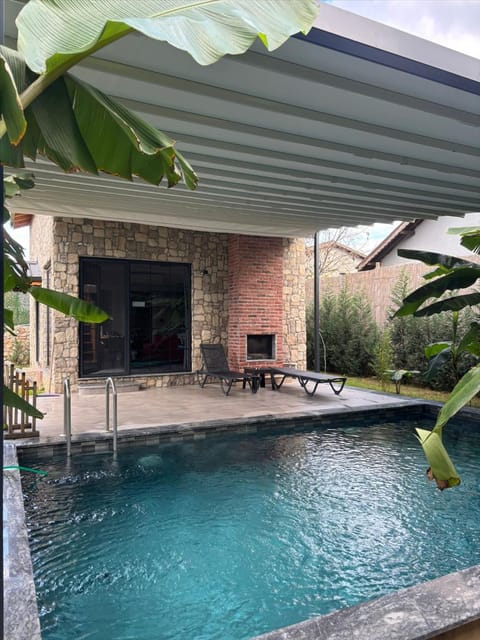 listing card gallery