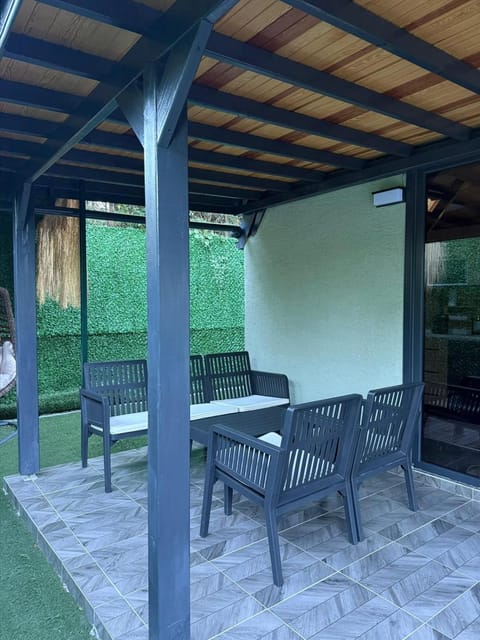 listing card gallery