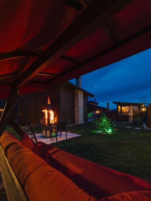 listing card gallery