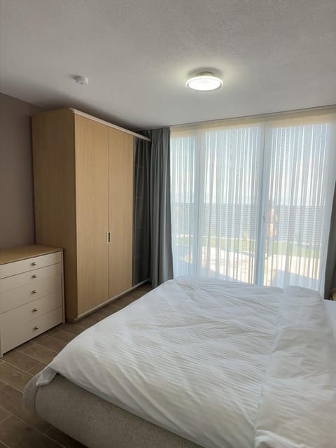listing card gallery
