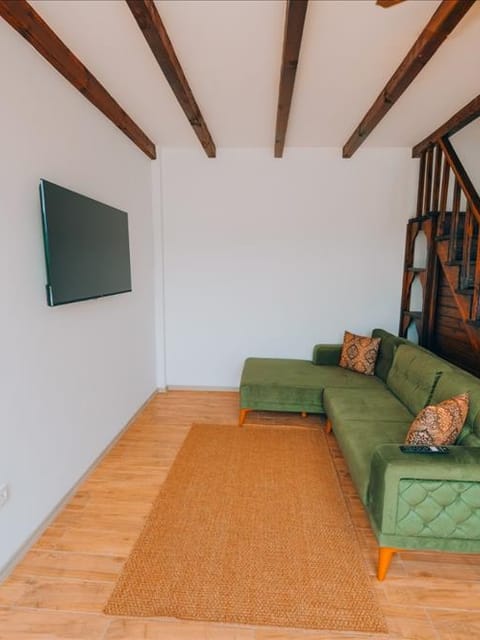 listing card gallery