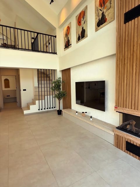 listing card gallery