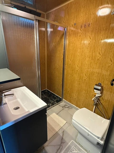 listing card gallery