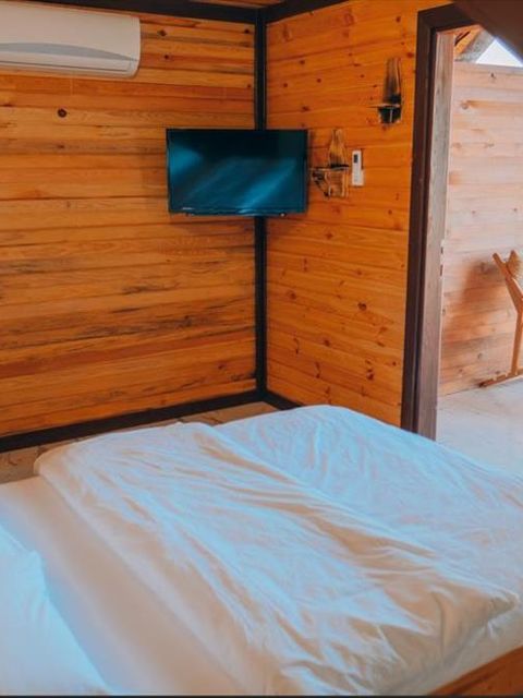 listing card gallery