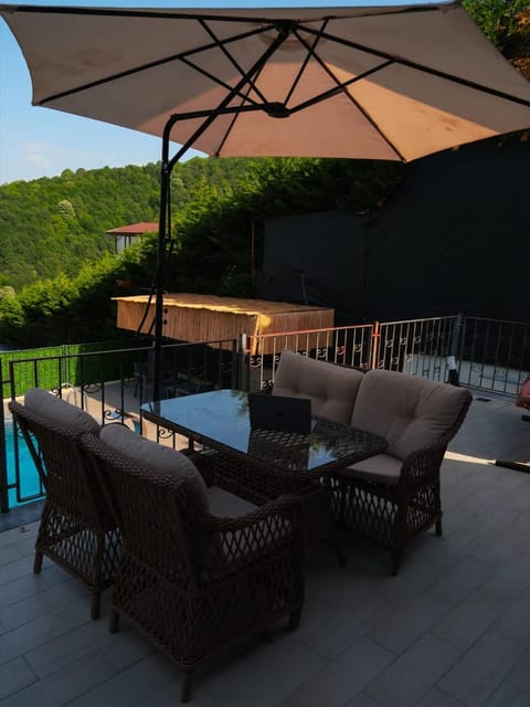 listing card gallery