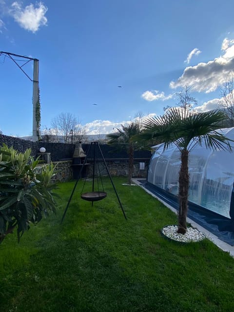 listing card gallery