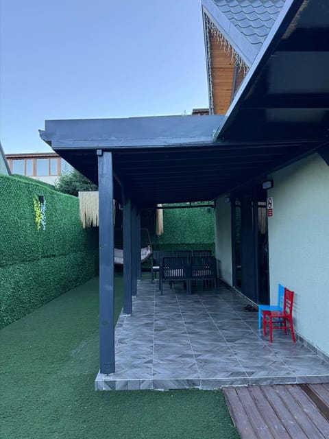 listing card gallery