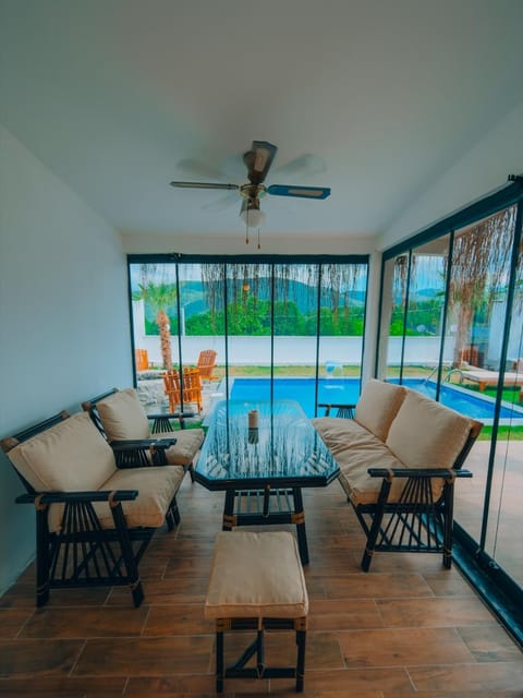 listing card gallery