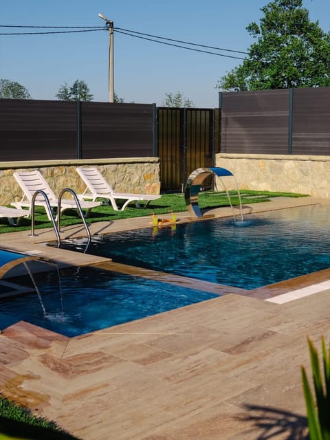 listing card gallery