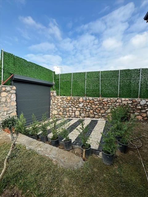 listing card gallery