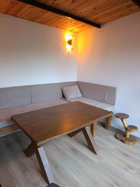 listing card gallery