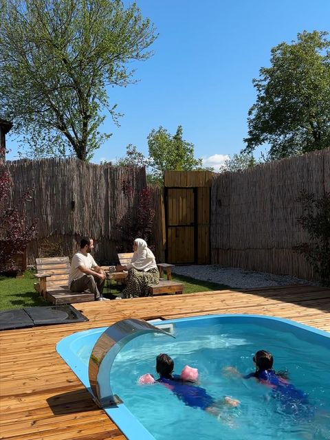 listing card gallery