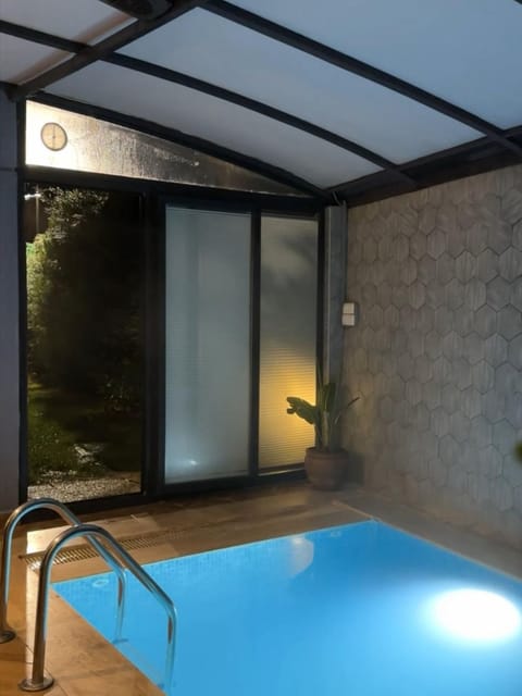 listing card gallery