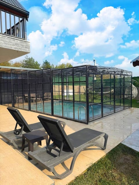 listing card gallery