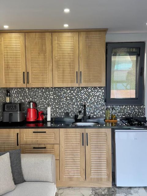 listing card gallery