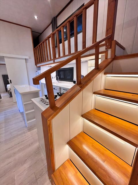 listing card gallery