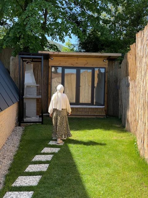 listing card gallery